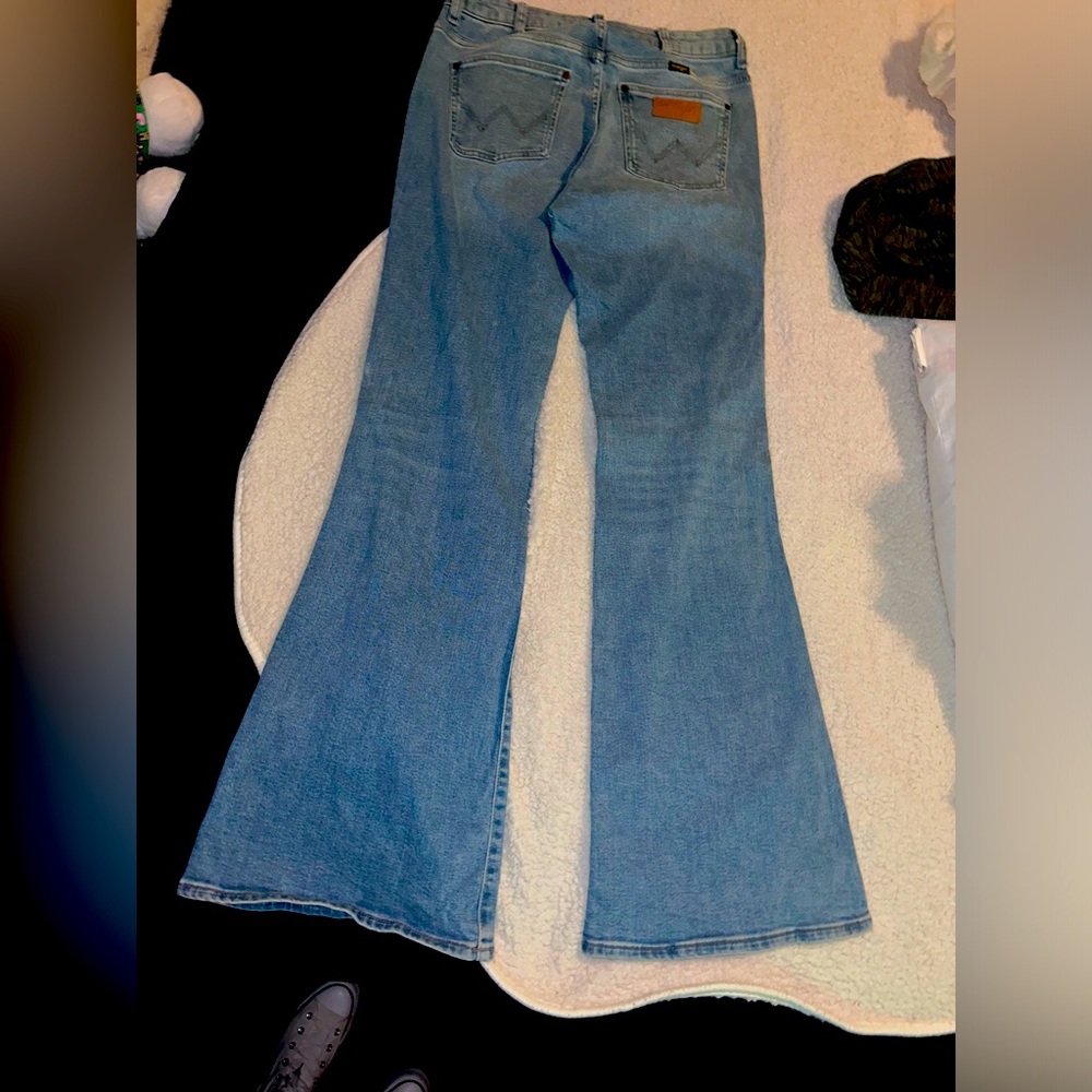 NWOT RETRO WRANGLER FLARE JEANS w29-L32